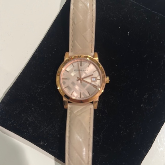 Tan and Rose Gold Burberry Watch - Picture 3 of 7
